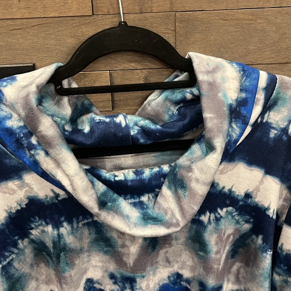 EUC! Cowl neck top - Picture 3 of 6